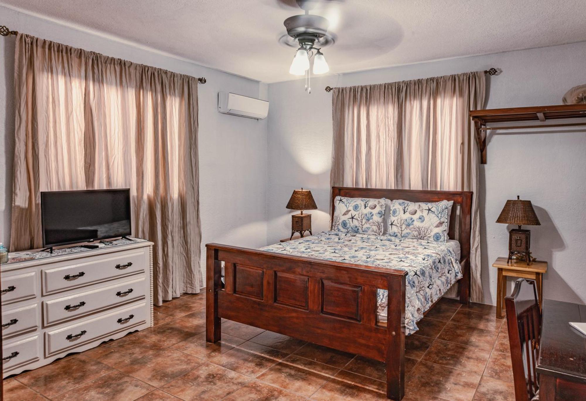 Bonefish Hotel Dangriga Exterior photo